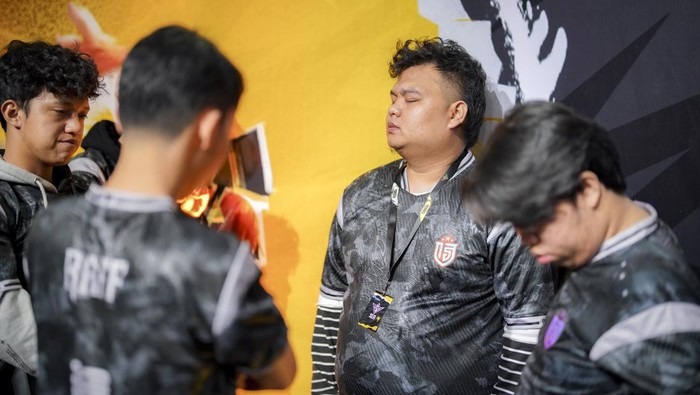Free Fire World Series (FFWS) Shoutheeast Asia (SEA) 2024 Fall sudah menyelesaikan rentetan laga pada pekan ketiga. Sayangnya salah satu wakil Indonesia, Indostars, belum bisa menunjukkan performa terbaiknya.