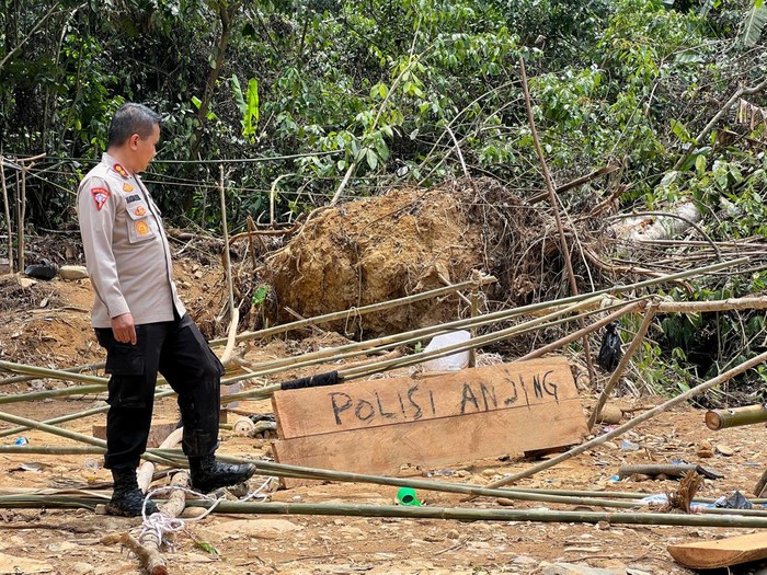 Polisi melakukan razia Peti di Sungai Telang, Bungo, Jambi