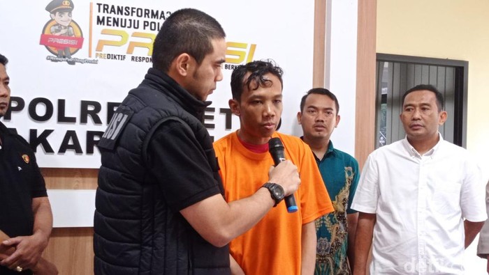 Polisi menggelar konferensi pers terkait kasus suami bunuh istri di Pasar Minggu, Jakarta Selatan. Dalam kasus ini, Achmad Syarifudin ditetapkan sebagai tersangka.
