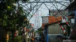 Potret Kehidupan Masyarakat yang Berdampingan dengan SUTET