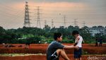 Potret Kehidupan Masyarakat yang Berdampingan dengan SUTET