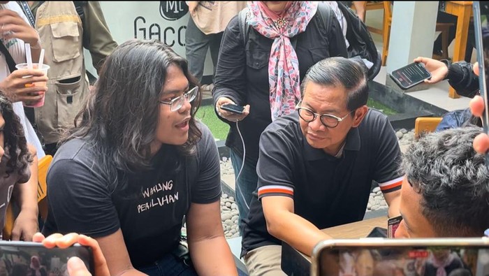 Pramono Anung berbincang dengan anak-anak muda Jakarta