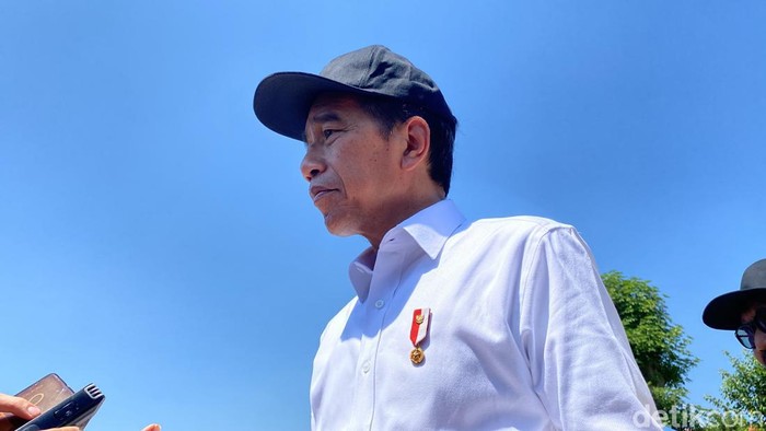 Presiden Jokowi memberikan keterangan pers