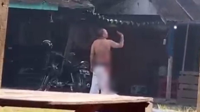 Pria lukai diri sendiri diduga tes ilmu kebal di Kukar, Kaltim.