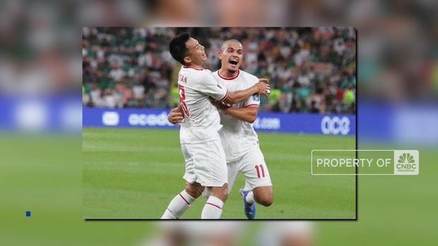 Jakarta, CNBC Indonesia - Kabar baik untuk Timnas Indonesia, setelah menahan Arab Saudi 1-1 pada babak ketiga Kualifikasi Piala Dunia 2026 di Stadion King Abdullah, Jumat (6/9) dini hari WIB.Kemenangan tersebut akan berdampak pada peningkatan posisi Indonesia dalam ranking FIFA.