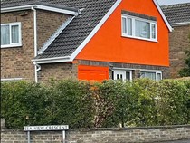 Gegara Cat Rumah Oranye, Tetangga Pada Nyinyir