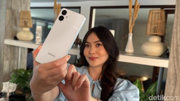 Sementara ini Galaxy A06 versi Light Blue.