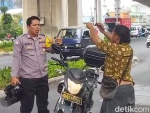 Pria Acungkan Sajam di Jalanan Jaktim, Langsung Disikat Bhabinkamtibmas