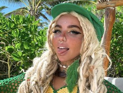 Foto: Gaya Eksentrik Influencer yang Bisa Bicara dengan Alien, Disebut Halu