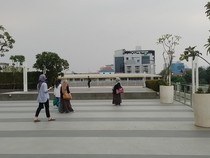 Spot Ngonten Baru Nih! Skydeck Sarinah dengan Pemandangan Gedung Tinggi Jakarta