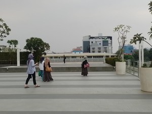 Spot Ngonten Baru Nih! Skydeck Sarinah dengan Pemandangan Gedung Tinggi Jakarta