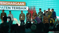Selain itu, Menteri Perhubungan Budi Karya Sumadi memberikan penghargaan kepada sejumlah pemerintah kabupaten atas dampak positif dari kemajuan konektivitas transportasi daerah. Sebanyak 24 Pemkab mendapat penghargaan dari Kemenhub.  