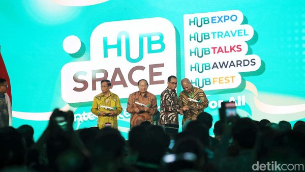 Potret Tiga Eks Menhub Terima Penghargaan di Hub Space 2024