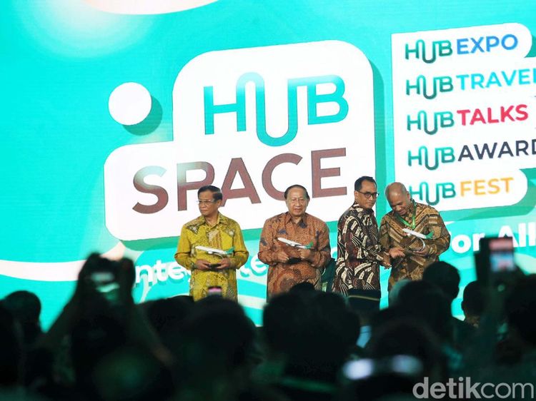 Potret Tiga Eks Menhub Terima Penghargaan di Hub Space 2024