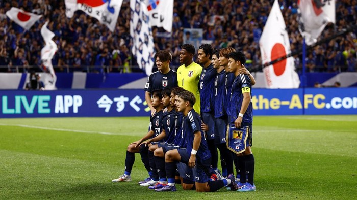 Soccer Football - World Cup - AFC Qualifiers - Group C - Japan v China - Saitama Stadium, Saitama, Japan - September 5, 2024 Japan players pose for a team group photo before the match REUTERS/Issei Kato