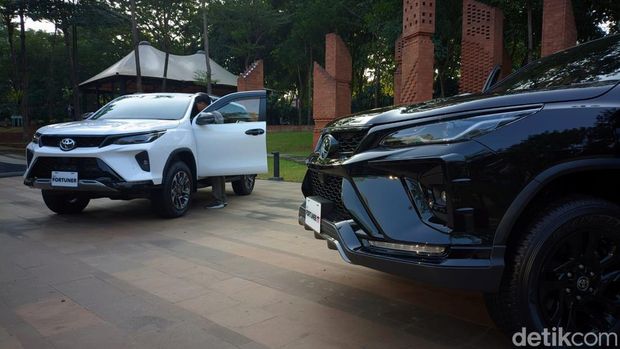 Toyota Fortuner baru.