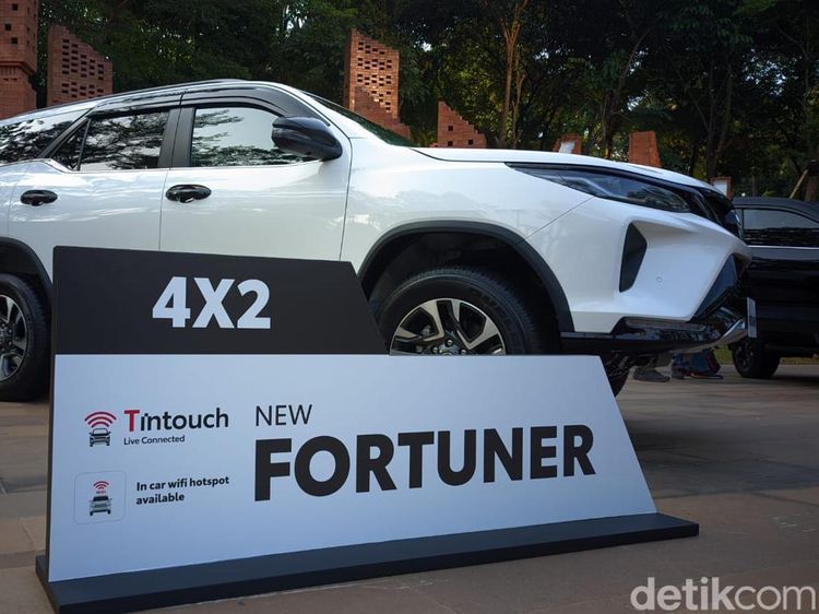 Melihat Langsung Toyota Fortuner Baru, Depan-Belakang Berubah!