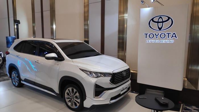 Toyota Kijang Innova Zenix Hybrid