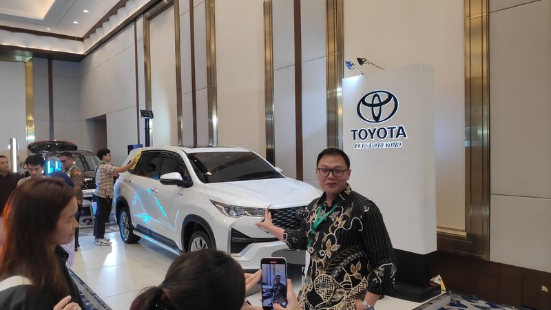 Toyota Kijang Innova Zenix Hybrid