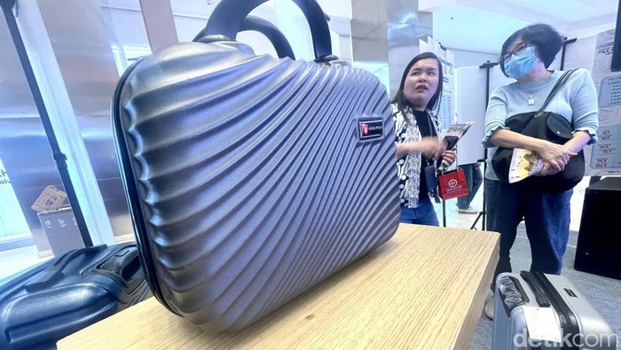 Traveler Berburu Diskon di Mega Travel Fair 2024 Mega Travel Fair kembali digelar untuk kedua kalinya pada tahun ini, di Mall of Indonesia, Jakarta. Acara ini diserbu warga.