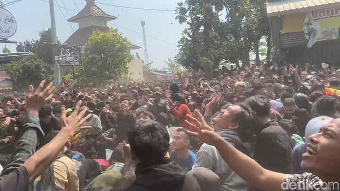 Jalanya udik-udikan di Banyurip yang melibatkan ribuan warga pada Jumat (6/9/2024).