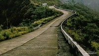 Jalan menuju kawah Gunung Kelud.