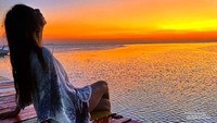 Menyambut senja.
