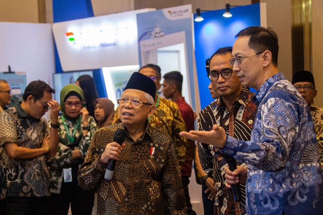 Wapres Ma'ruf Amin mampir ke booth Angkasa Pura di Hub Space 2024