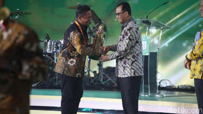 Kementerian Perhubungan memberikan penghargaan Wahana Tata Nugraha Tahun 2024 kepada 76 pemerintah daerah. Penghargaan ini diserahkan langsung oleh Menteri Perhubungan Budi Karya Sumadi, pada acara Hub Space 2024, Sabtu (7/9) di JIExpo Kemayoran, Jakarta Pusat.