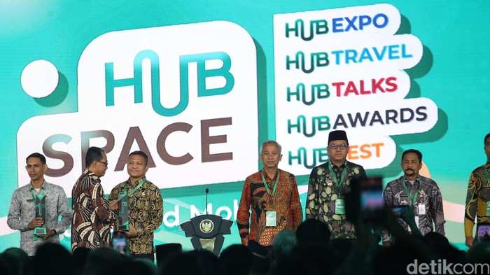 Menteri Perhubungan Budi Karya Sumadi memberikan penghargaan kepada sejumlah pemerintah kabupaten atas dampak positif dari kemajuan konektivitas transportasi daerah. Sebanyak 24 Pemkab masuk nominasi penghargaan dari Kemenhub.