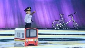 Hub Space 2024 yang digelar di Jakarta Convention Centre and Theatre juga menampilkan fashion show. Fashion show itu diikuti oleh anak-anak dengan menggunakan kostum yang menarik.