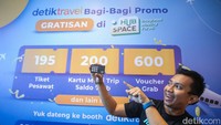 Inilah gaya pengunjung yang berhasil mendapatkan kartu multi trip senilai Rp 70.000. (Rifkianto Nugroho/detikcom)