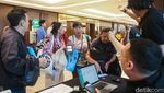 Foto: Antusiasme Pengunjung Hub Space Antre Tiket Multi Trip KAI