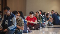 Untuk mendapatkan kartu multi trip, pengunjung antre sejak pagi. (Rifkianto Nugroho/detikcom)