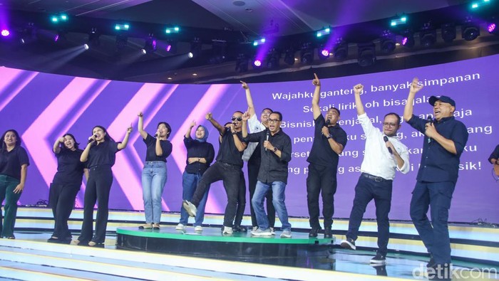 Acara Hub Space 2024 sudah mencapai penghujung acara. Setelah penampilan dari Tiara Andini dan Armada, grup musik Elek Yo Band menjadi penutup acara ini.