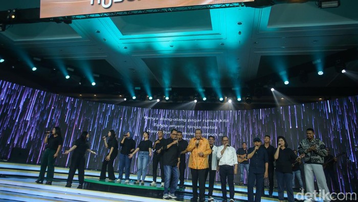 Acara Hub Space 2024 sudah mencapai penghujung acara. Setelah penampilan dari Tiara Andini dan Armada, grup musik Elek Yo Band menjadi penutup acara ini.