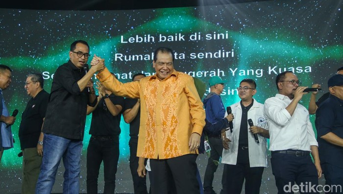 Acara Hub Space 2024 sudah mencapai penghujung acara. Setelah penampilan dari Tiara Andini dan Armada, grup musik Elek Yo Band menjadi penutup acara ini.