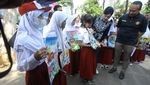 Edukasi-Literasi Luar Ruang di Taman Martha Tiahahu
