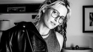 8 Gaya Emily Armstrong, Wanita yang Jadi Vokalis Baru Linkin Park