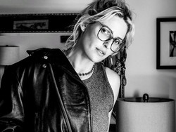 8 Gaya Emily Armstrong, Wanita yang Jadi Vokalis Baru Linkin Park