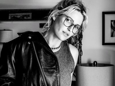 8 Gaya Emily Armstrong, Wanita yang Jadi Vokalis Baru Linkin Park