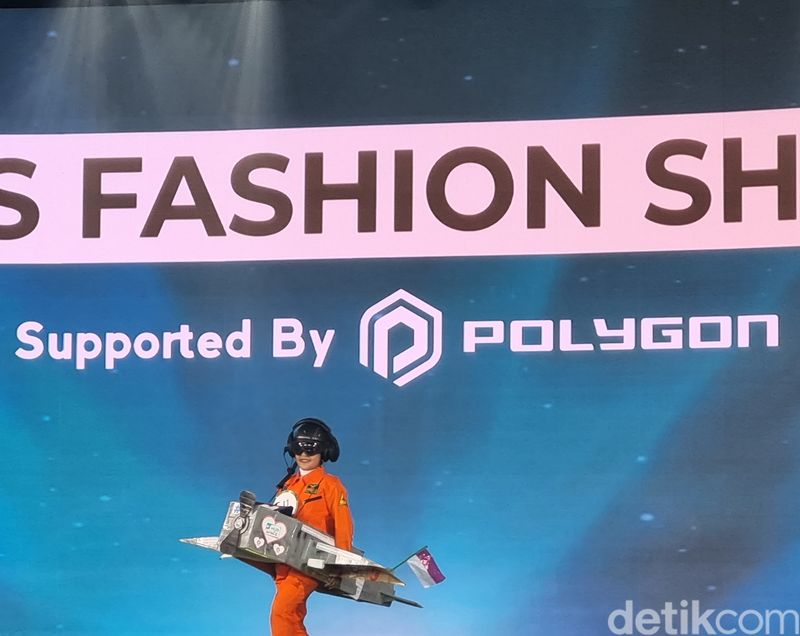 Fashion Show Hub Space 2024 adik-adik gemas berusia 3 sampai 10 tahun unjuk talentanya berlenggak-lenggok di panggung Hub Space dengan penampilan terbaiknya