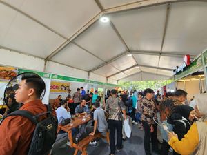 Puas Icip-icip Jajanan di Hub Space, Bayarnya Praktis Pakai QRIS Mandiri