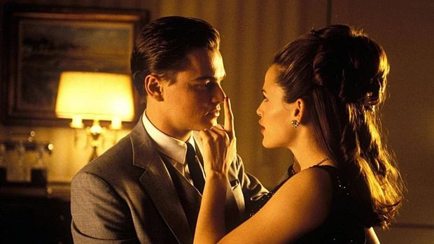 Jennifer Garner dan Leonardo DiCaprio di film Catch  Me If You Can.