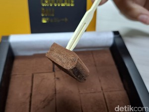 Mencicip Legitnya Cokelat Viral Asal Bali yang Diantre Panjang