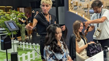 Dreame bahkan menyediakan live demo untuk memperagakan kemampuan alat penata rambut terbarunya. Foto: Virgina Maulita Putri/detikINET