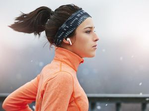 Waspada! Keseringan Jogging Pakai Earphone Bisa Ganggu Pendengaran