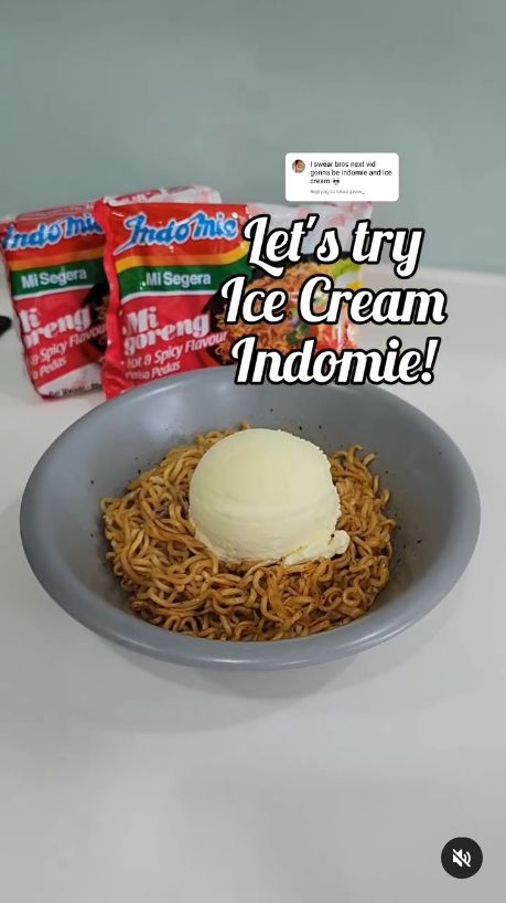 Indomie goreng pakai es krim