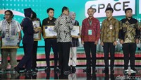KAMI Awards 2024 mengusung tema Transportasi Maju Menghubungkan Indonesia dengan 7 sub tema turunan, yakni Safety and Security Transportation, Connectivity and Mode Integration, Sustainable Transport, Logistic, Transportation Science and Technology, Transportation Business and Management, serta Transportation Interdisciplinary Perspective. 