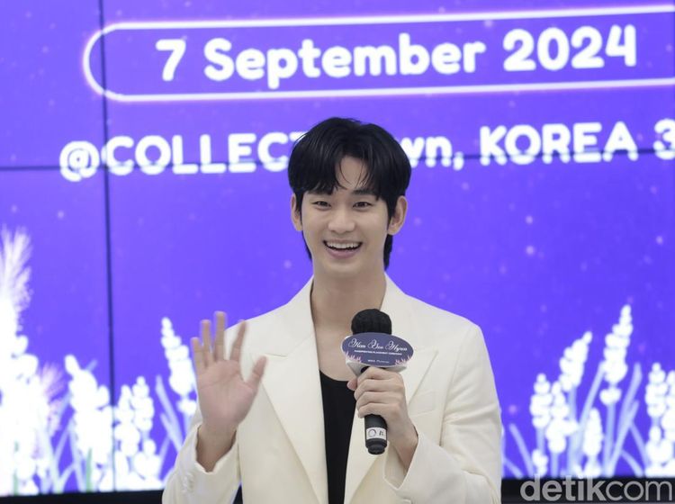 Senyum Kim Soo Hyun Saat Kunjungi Korea 360 Jakarta